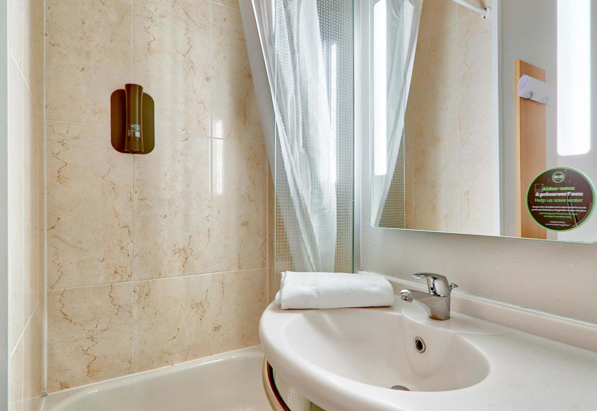 B&B Hotel Clermont-Ferrand Le Brezet Aeroport ภายนอก รูปภาพ