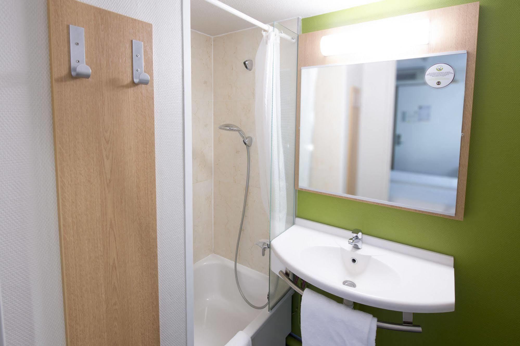 B&B Hotel Clermont-Ferrand Le Brezet Aeroport ภายนอก รูปภาพ