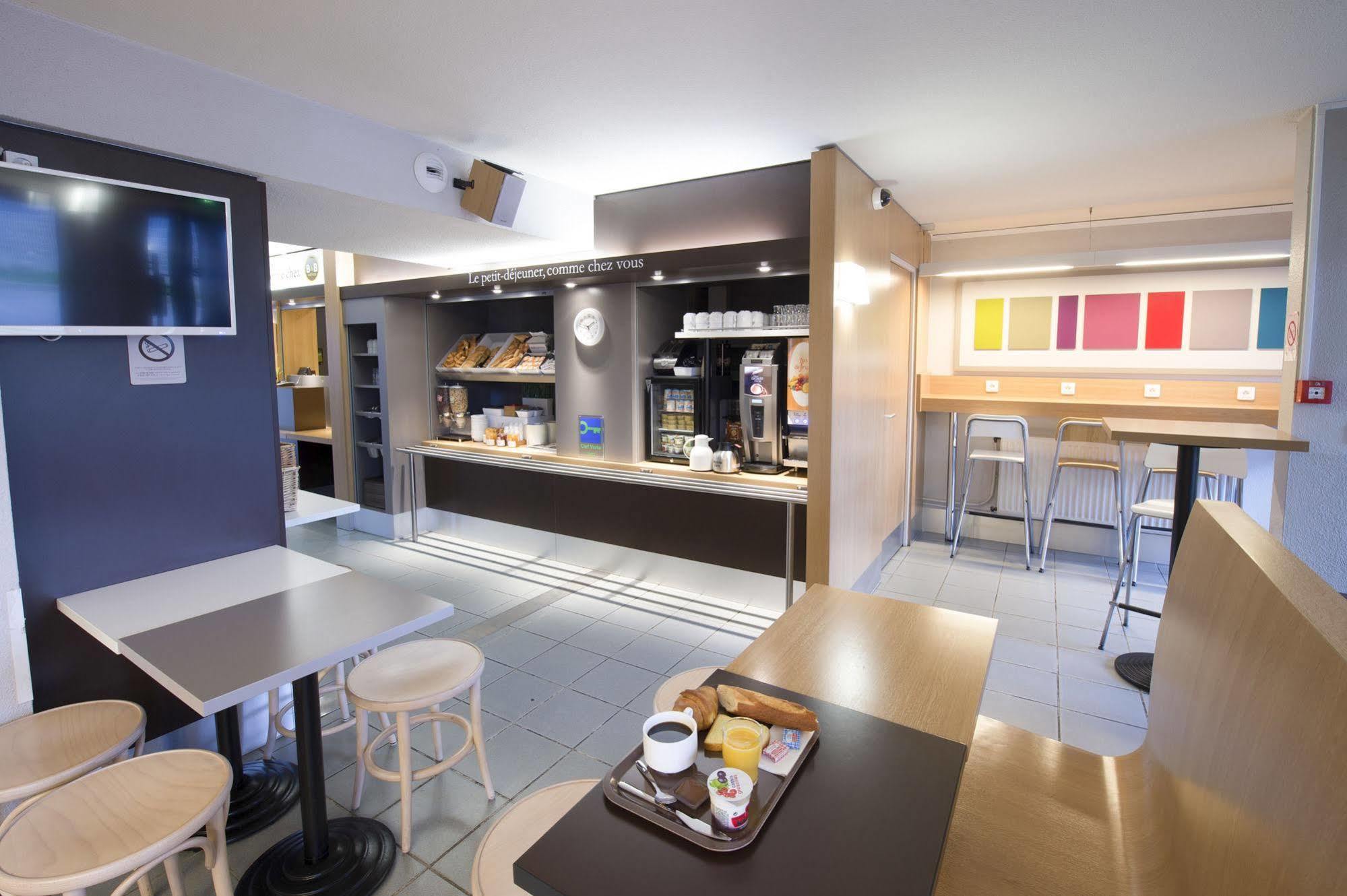 B&B Hotel Clermont-Ferrand Le Brezet Aeroport ภายนอก รูปภาพ