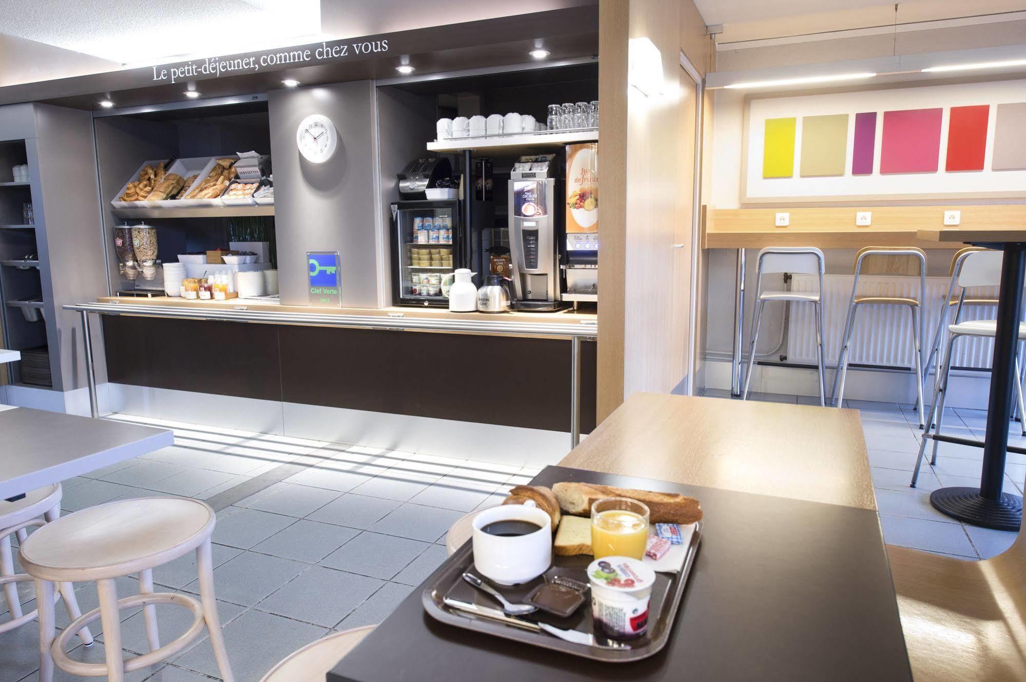 B&B Hotel Clermont-Ferrand Le Brezet Aeroport ภายนอก รูปภาพ