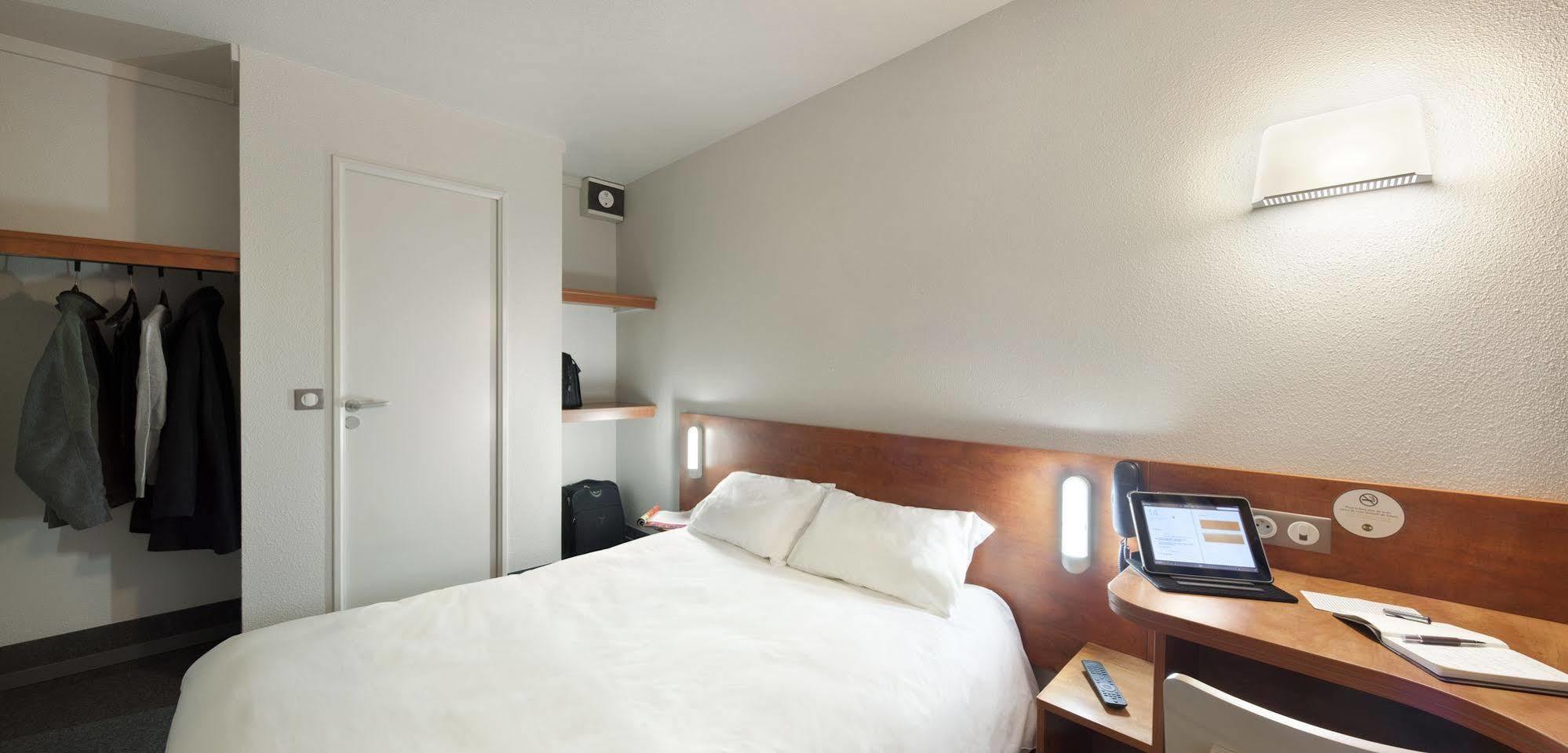 B&B Hotel Clermont-Ferrand Le Brezet Aeroport ภายนอก รูปภาพ